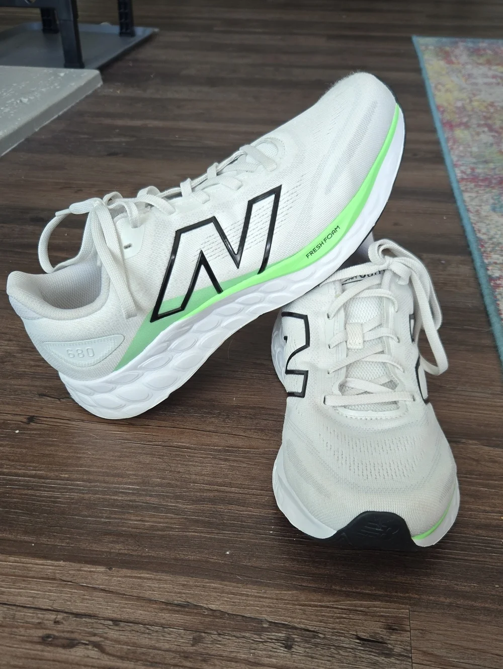 New Balance 680 v8 Mens 10.5 White & Neon Green Fresh Foam Running Sneakers
